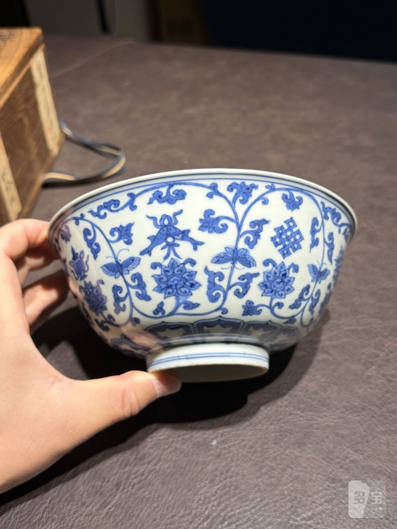 明嘉靖 青花莲托八宝纹碗（老木盒） - 图7